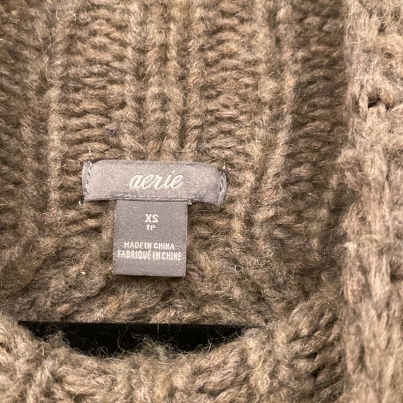 Cozy mock turtleneck sweater by aerie size XS, Soft brown color - Picture 6 of 9